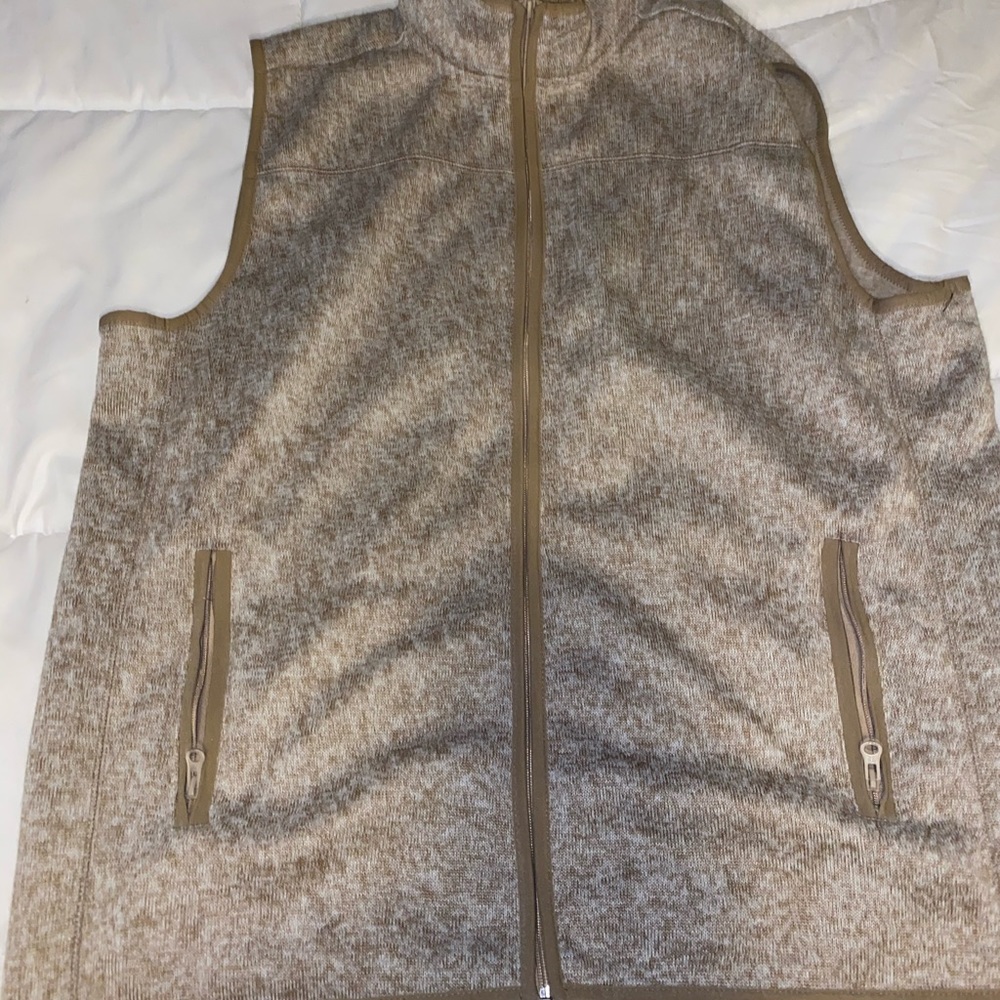 Crown and ivy zip up vest